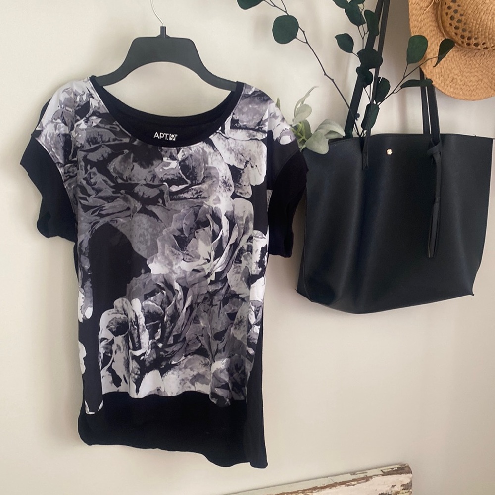 Size xs floral black and grey APT. 9 blouse top